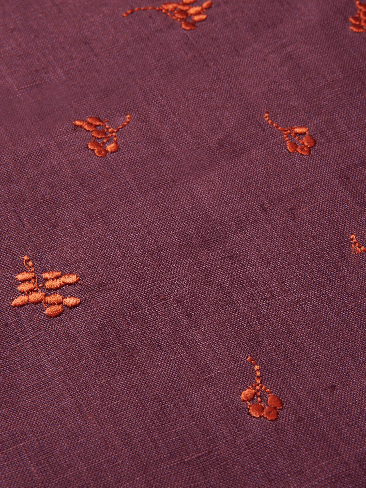 Baies Table Runner - Dark Grape/Picante Red - Image 3