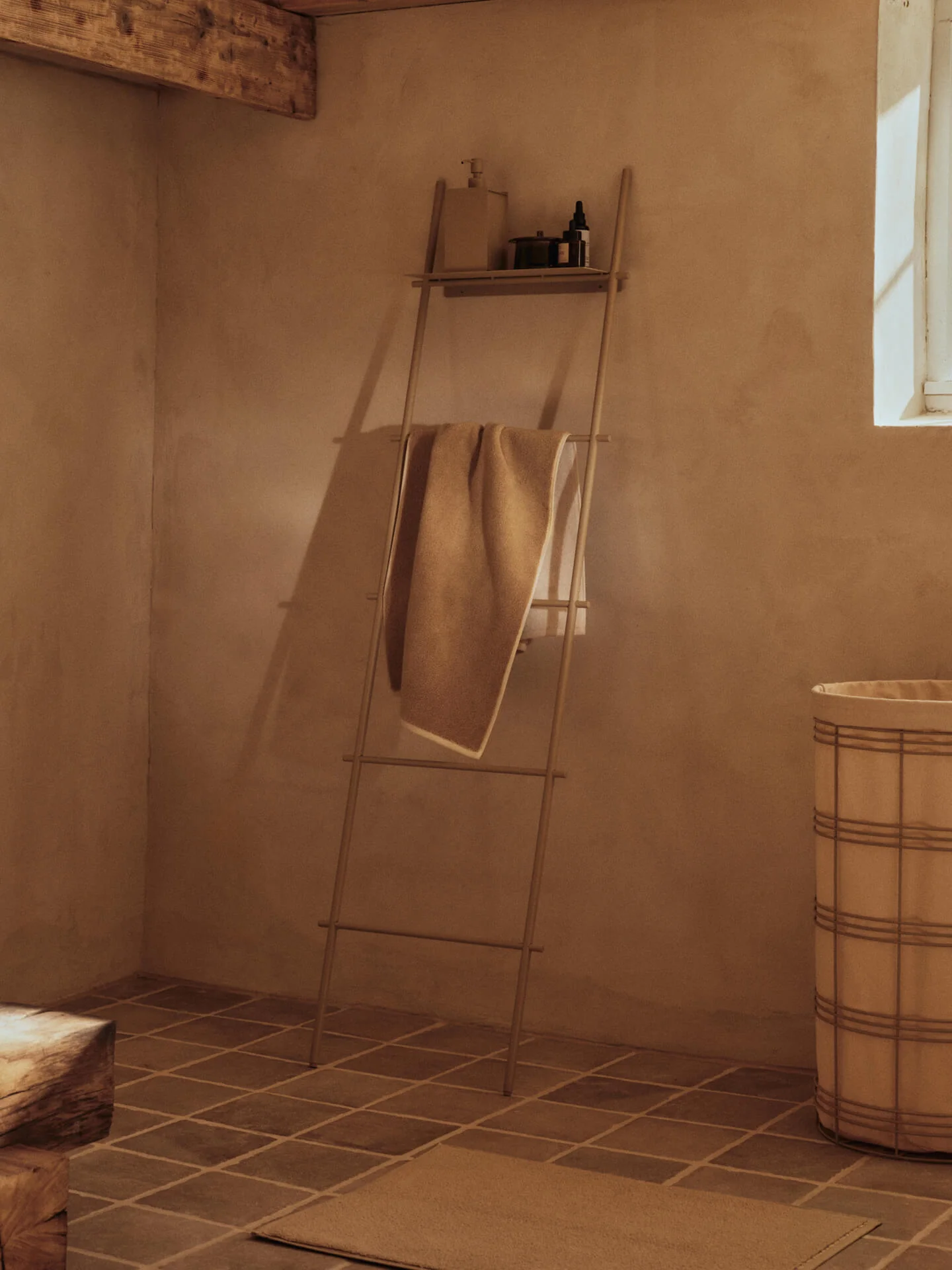 Ekko Bath Towel - Cashmere/Off-White - Image 2