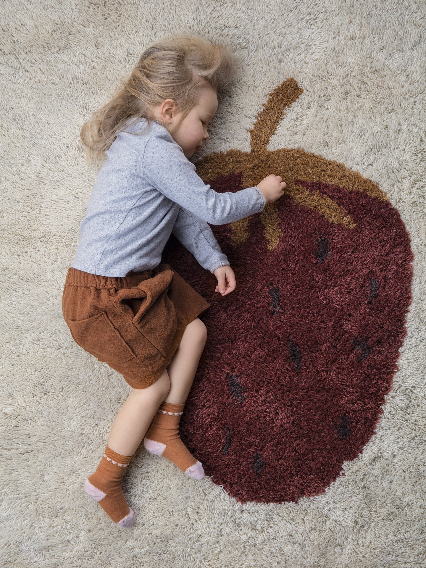 Fruiticana Tufted Strawberry Rug - Image 3