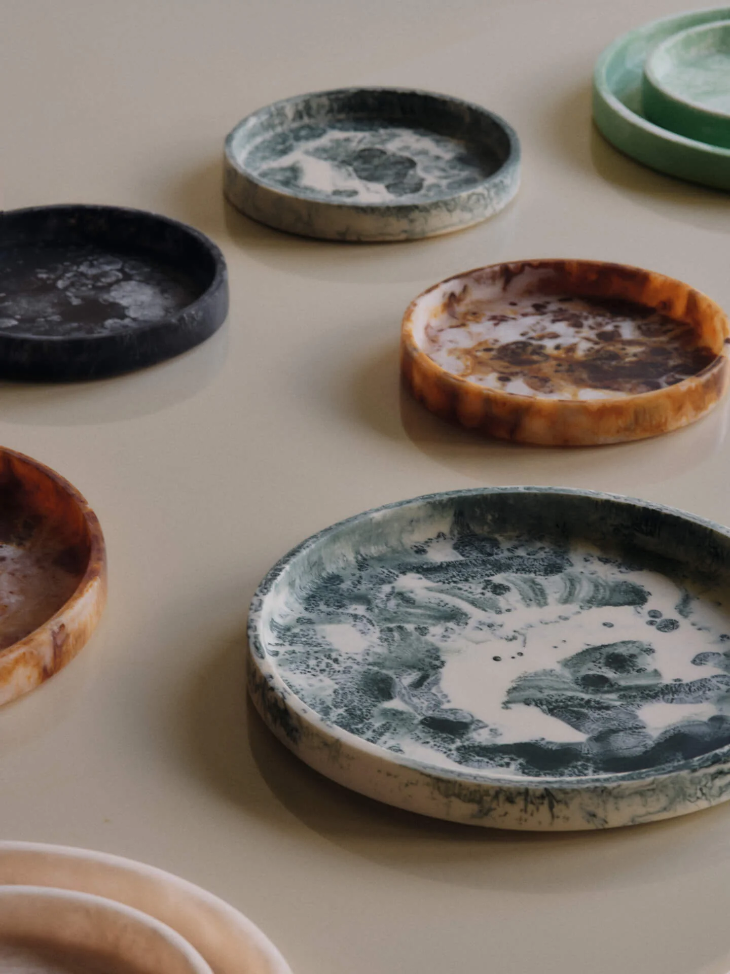Mist Round Tray - Emerald Off-white - Image 5