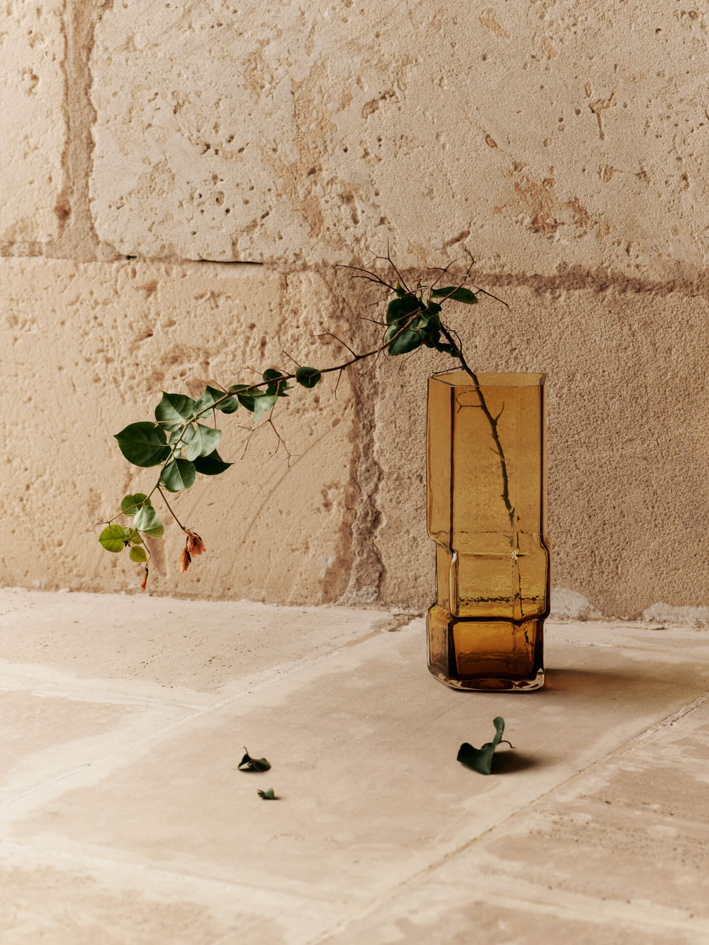 Muro Vase - Medium - Recycled Amber - Image 2