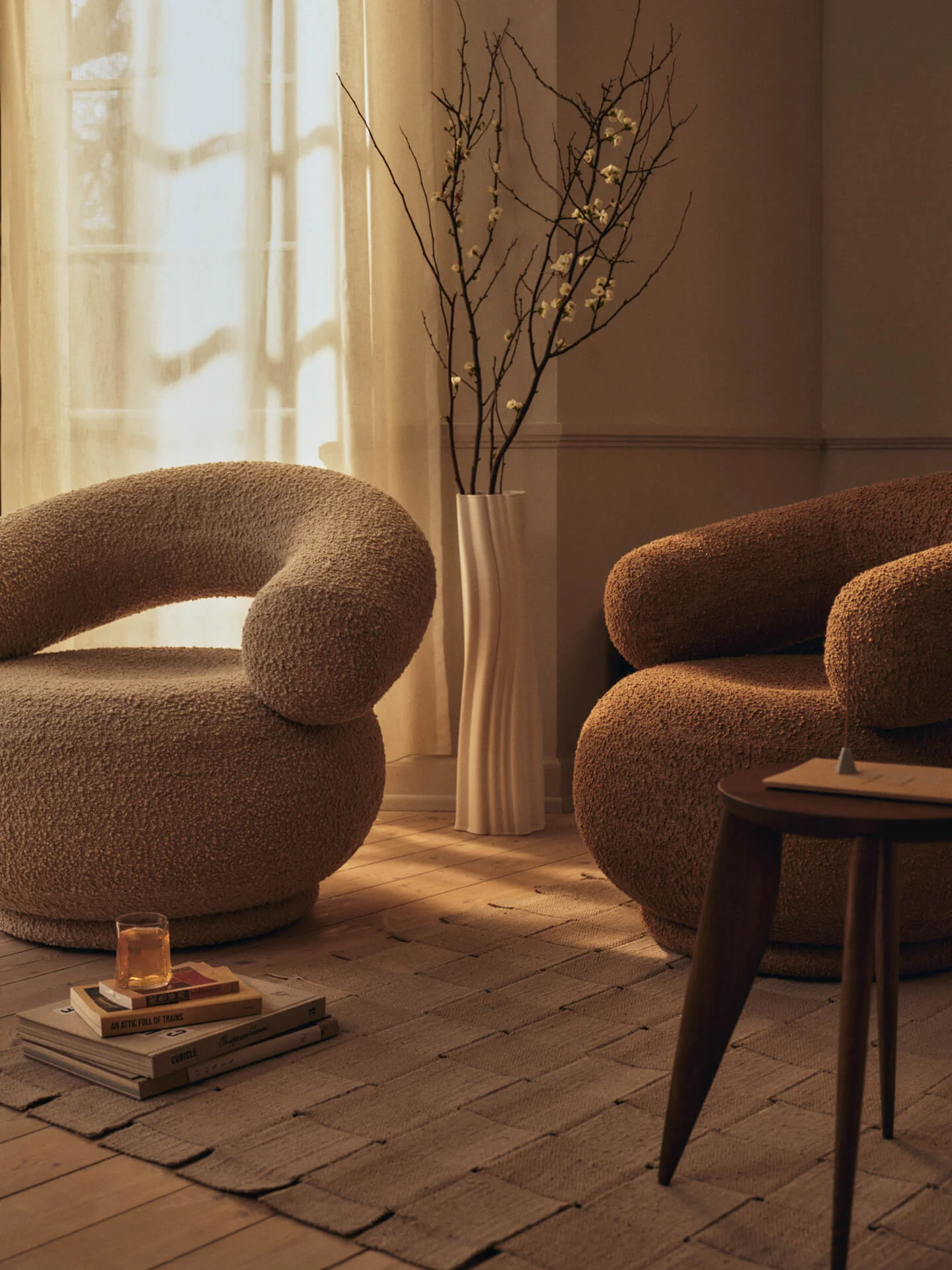 Orbo Lounge Chair - Raw Bouclé - Tan - US - Image 2