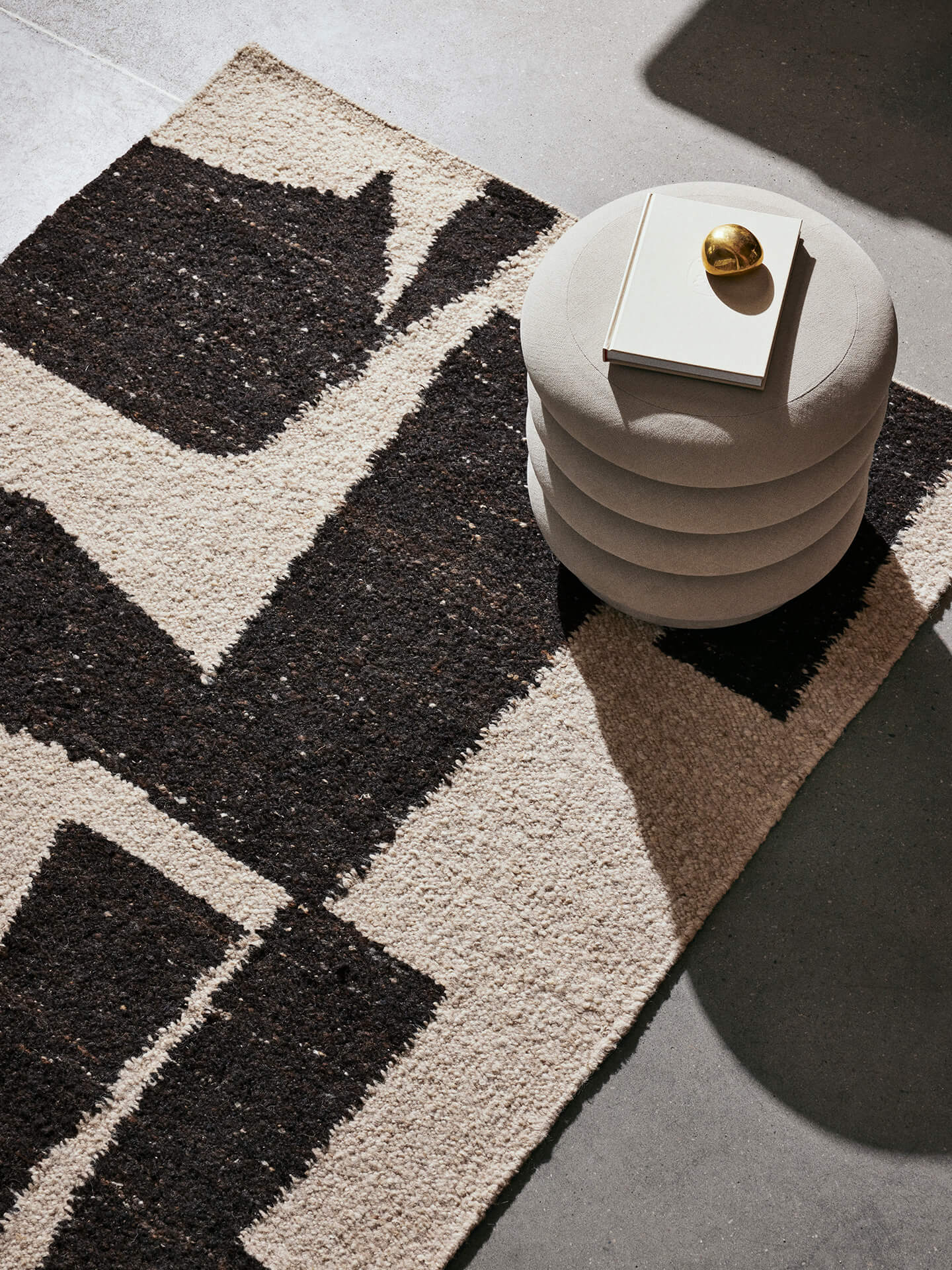 Piece Rug - Off-White/Coffee - Image 3