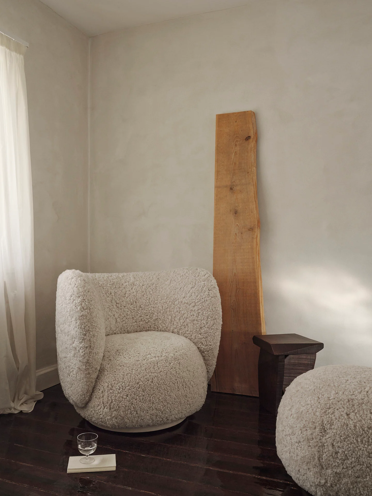 Rico Lounge Chair - Sheepskin - Moonlight - US - Image 2